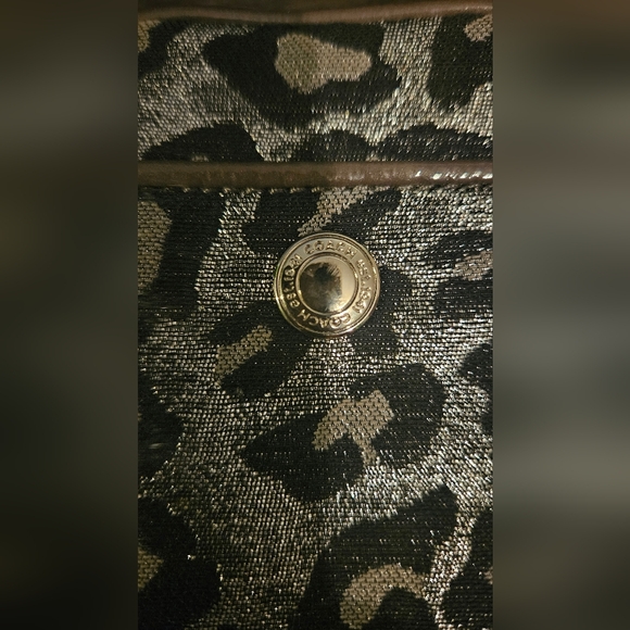 Coach Wristlet Silver Lepord/Cheetah Print - Picture 3 of 7